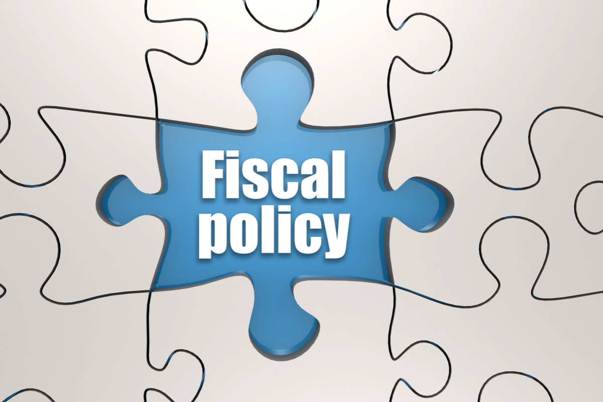 Gdzie funkcjonuje polityka fiskalna i na jakich zasadach działa?